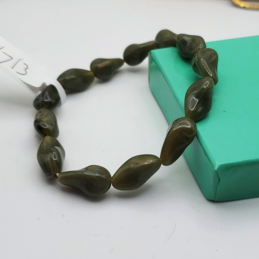 Snake green‎ beaded bracelet B1713
